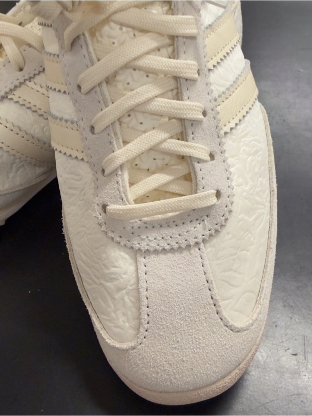 adidas Women’s Neutral Cream Low-Top Sneakers Size 8.5 NWOT - Picture 3 of 10